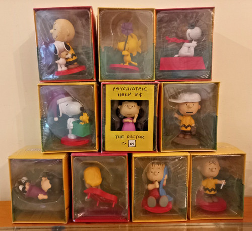 Peanuts collection kiosk - 3d,