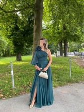 Einarmiges Ballkleid in