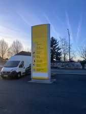 Werbepylon Werbeschild Werbetafel Aluminium 3-seitig mit Beleuchtung 5,33 Meter