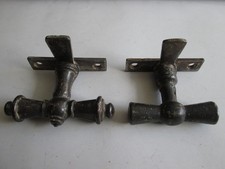 2 Alte Fensteroliven, Fenstergriffe, Gusseisen