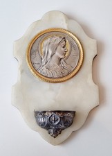 Schönes  Weihwasserbecken