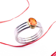 Silberring mit Feueropal in 750er Goldfassung – Handarbeit Unikat Damenring