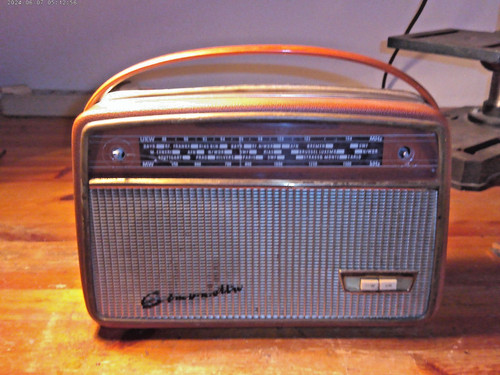 Dachboden fund koffer radio - ,