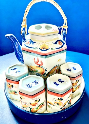 Teekanne mit drachenmotiv - ,