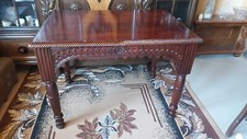 Antiker wunderschöner Tisch