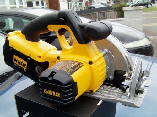 Dewalt dc300 ion - dewalt, v
