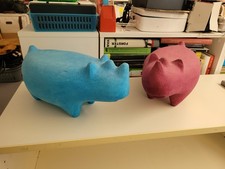 2 X PAPPMACHE Nashorn gross DESIGNERSTÜCKE Pink Türkis hoher NP stabil 35cm lang