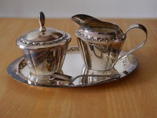 Milchkanne mit Zuckerdose und