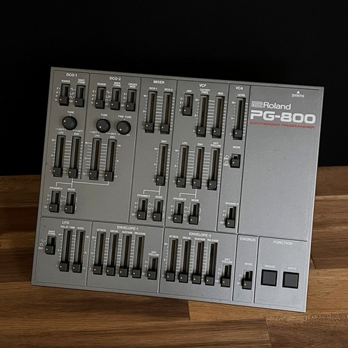 Roland 800 synthesizer - roland, pg-800