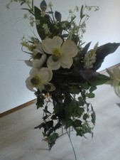 wunderschöner dekorativer  Ständer m. Glasschale u. Blumengesteck