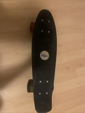 Pennyboard Schwarz mit Leuchtenden Rollen