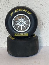 •Zwei gebrauchte Soft Räder für Hinterachse/Red-Bull-RB7-F1-Kyosho-DeAgostini.