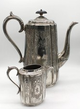 S-1483 Prunkvolle Kaffeekanne und Milchkännchen, Antik England, versilbert