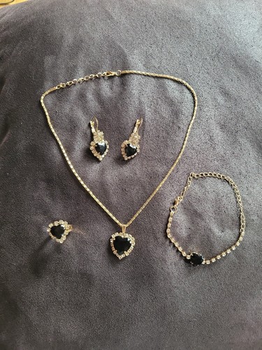 Schmuckset herzform aus - in,