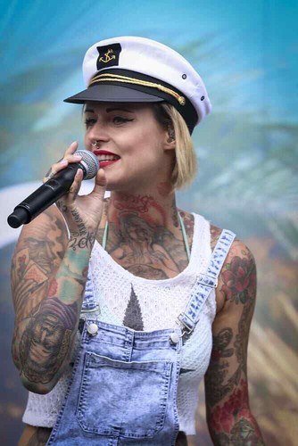 Foto jennifer rostock - +,