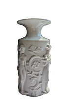 Königl. pr. Tettau Reliefvase Art-Deco Damen weiß 17 cm Porzellan