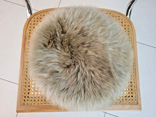 Sitzauflage Sitzkissen aus echtem Schaffell Pad Farbe taupe ca. 40cm rund