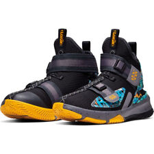 Nike LeBron Soldier XIII