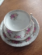 Auffällige Sammeltasse mit Goldrand von Porzellanfabrik Walbrzych in Polen