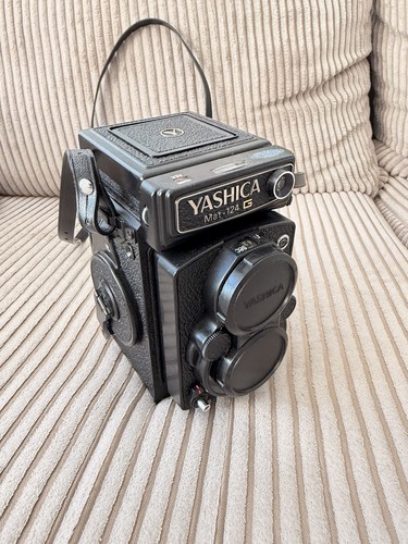 Yashica mat 124g 6x6 tlr - yashica,