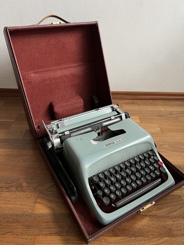 Olivetti studio typewriter - studio, 44