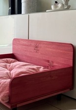 Hundebett aus Holz + Garderobe