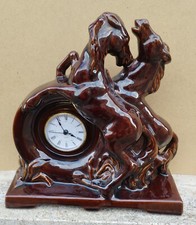 Keramik/Porzellanuhr  Uhr Vintage braun glasiert, gut Zust, Pferdemotiv Werk neu