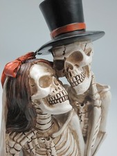 Brautpaar Skelett Skulptur