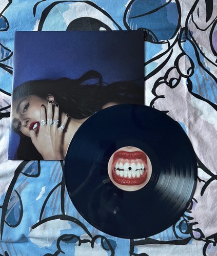 Olivia rodrigo guts blue - olivia,