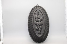 Backform Motiv Weinrebe Metall unbenutzt SammlerLänge ca.23cm Höhe ca.5cm *LV148