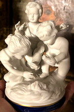 Unterweissbach Figurengruppe 149700 – Drei spielende Putten, Biskuitporzellan