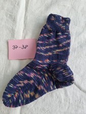 Selbst gestrickte Wollsocken