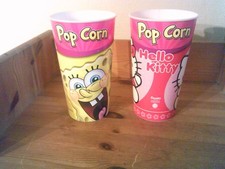 2 Pop Corn Becher - Spongebob und Hello Kitty - 19 cm hoch Ø 11 cm