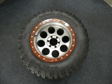 Komplett-Rad:   Mickey Thomson Baja MTZ LT305/60R18 auf Alurad 10x18 ET -25,4 mm