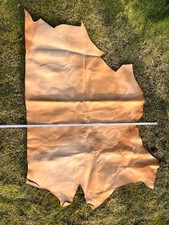 Pflanzlich gegerbtes Rindsleder, Stärke: 1 - 1,5 mm, fast eine halbe Haut