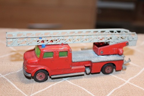 Siku mercedes benz metz - mercedes-benz, dl30h