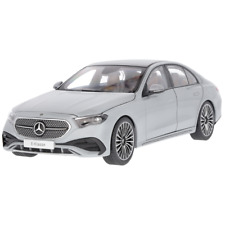 Mercedes-Benz E-Klasse Limousine AMG Line W214 Diecast Modellauto 1:18 Alpingrau