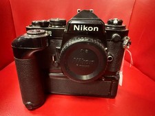 Nikon FE II mit Nikon MD-12