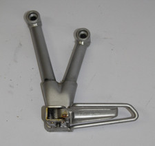 Fußrastenanlage Fußraste hinten Li Suzuki GSF 600 Bandit WVA8 00-03 (Lage9-25)