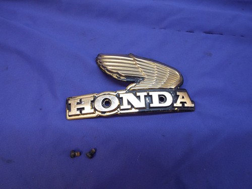 87121 461 000 - emblem, tank