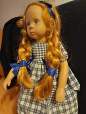 Ruth Treffeisen Künstlerpuppe Zöpfe rothaarig 45 cm groß kariertes Kleid