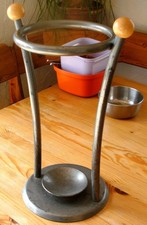 Gebrauchter Regenschirmständer aus Metall mit Holzknöpfe - nur Abholung