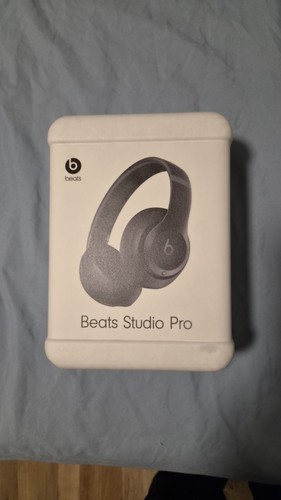 Apple beats dre studio - by,
