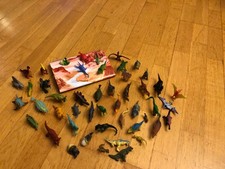 Dinosaurier Figuren Konvolut 49 Stück Spielzeug Spielfiguren Plus Spielmatte