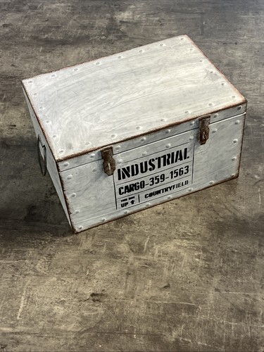 Alte metalltruhe metallbox - alte,