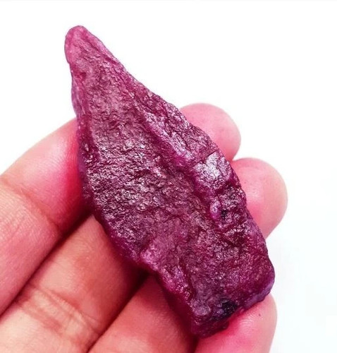 Natürlicher roter beryll - natürlicher,