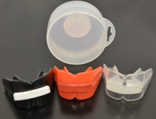 Mundschutz Zahnschutz Karate Boxen MMA Kickboxen Doppelt incl. Box