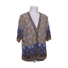 Catherine Andre, Strickjacke