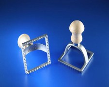 RAVIOLIAUSSTECHER RAVIOLI AUSSTECHER RAVIOLIFORM MAKER STAMP SHAPE CUTTER 7x7cm