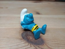 Schleich Sunbather Schlumpf 20014 Schlümpfe Badehose gelb schwarz liegend Schlaf